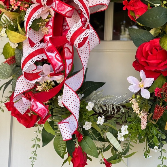 Red Roses Wreath - Picture 5 of 7